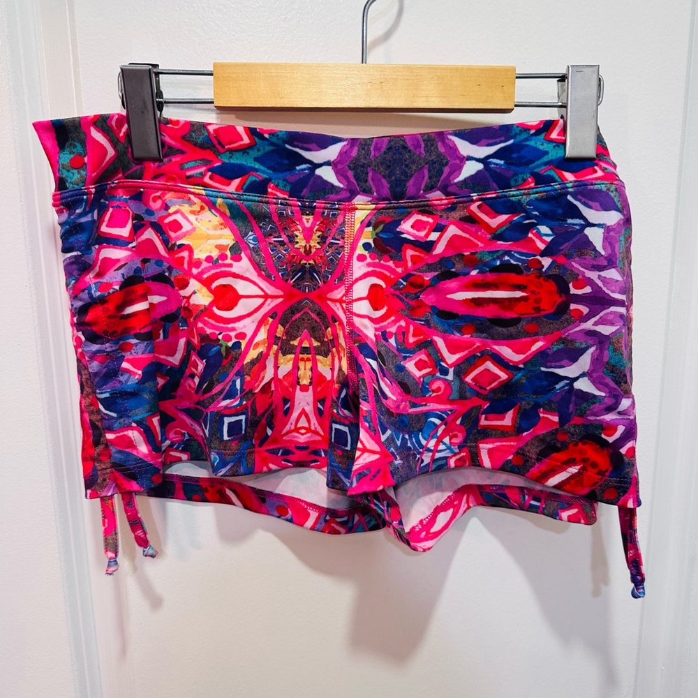 Mika Yoga Wear Vibrant Multicolor Shorts - Picture 2 of 5